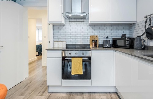 Milton Keynes Apartment | Classic Charm 2 Bedroom Apartment with Ensuite