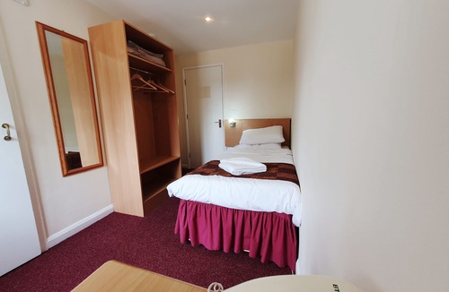 Marston Green Hotel | Classic Single Room - Royal Square Hotel Birmingham Airport and NEC