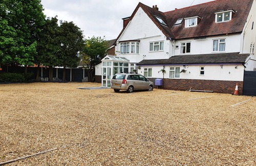 Marston Green Apartment | Classic Twin Room - Royal Square Hotel - Birmingham Airport & NEC