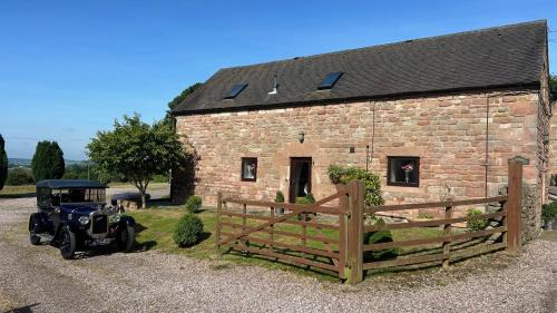 Cauldon Low House | Classy 2 Bed Near Alton Towers, Polar Bears, Peak District