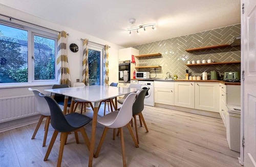 Peterborough House | Clayton House Contractors Accommodation | 6BR House Peterborough