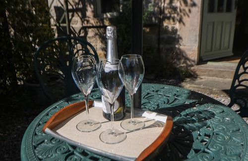 Baslow Cottage | CLEMATIS COTTAGE, family friendly, with a garden in Baslow