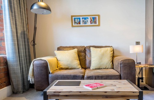 York Apartment | Cocoa Suites 56 - York city centre studio with parking (sleeps 2)
