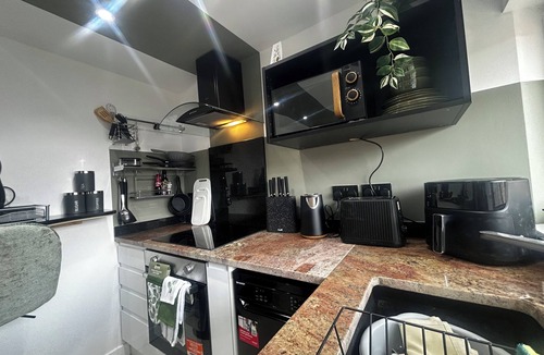 Chester Apartment | Comfortable 1-bed Chester Apartment with Parking & Full Kitchen, Home from Home
