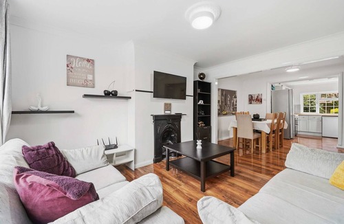 Aylesbury House | Comfortable 3 bed house near Bedgrove park