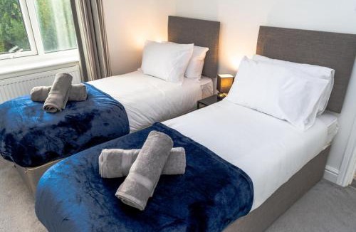 Heworth House | Comfortable 3BR Home, Steps from York Town Centre, Sleeps 6, Free Parking