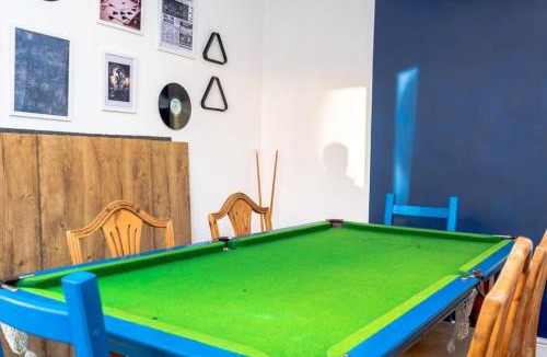 Heworth House | Comfortable 3BR Home, Steps from York Town Centre, Sleeps 6, Free Parking