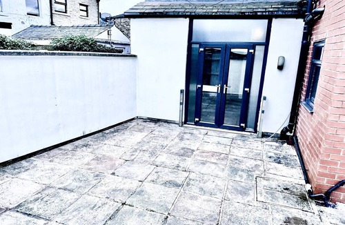 Whalley House | Comfortable 4BR House Ideal for Families & Workers