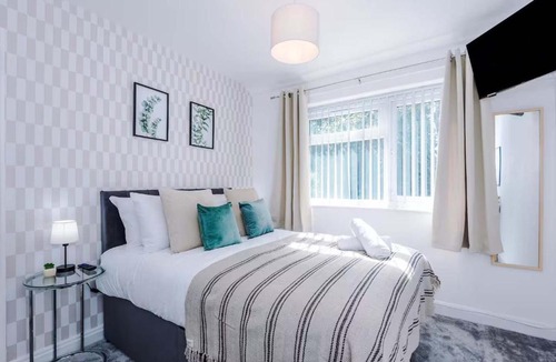 Droylsden House | Comfortable & Spacious 3BR House near Coop Live Arena & Etihad Stadium with free Parking - New Management Since Jan '26