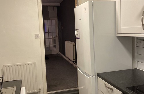 Newark upon Trent House | Comfy 2-Bed Home, Modern, Netflix, Free Parking, Garden | Nottingham NG6