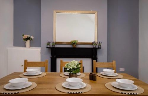 South Shore House | Comfy 3-Bed, Sleeps 5 & Parking