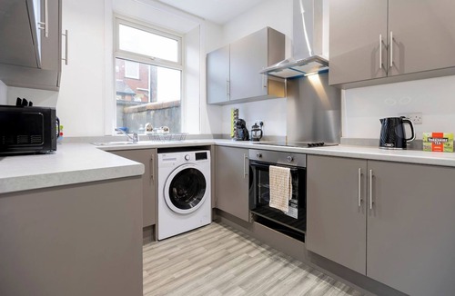 Accrington House | Comfy 3BR Home | Pet Friendly | Fast WIFI