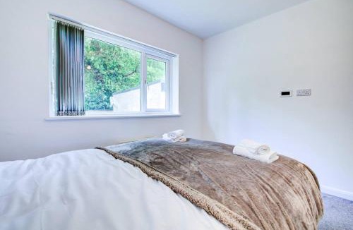Runnymede Apartment | Comfy Bungalow Virginia Water - Near Golf Club
