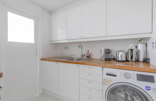 Notting Hill Apartment | Compact & Central | WiFi | Studio | Ladbroke Grove
