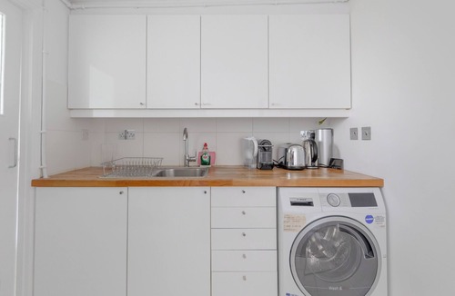 Notting Hill Apartment | Compact & Central | WiFi | Studio | Ladbroke Grove