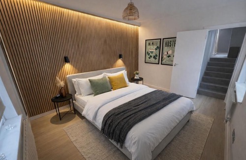 Shacklewell Apartment | Contemporary 2 Bedroom Apartment (Apt B)