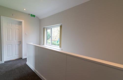 Broadheath House | CONTRACTOR ACCOMMODATION SLEEPS 6 - 11 - MANCHESTER AIRPORT CITY