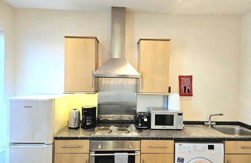 Eastleigh Apartment | Contractor/Business & Family1BR Allocated Parking