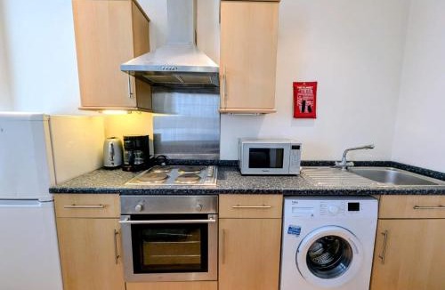 Eastleigh Apartment | Contractor Business Family Stay Near Southampton Airport 1BR