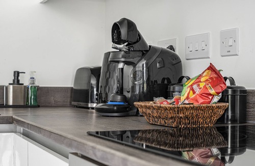 Birmingham House | Contractor & Family Stay | 3BR | Parking | B12