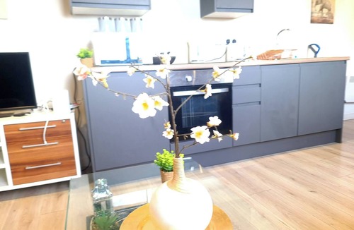 Bradford Apartment | Contractor Friendly 2BR Weekly, Monthly Discount
