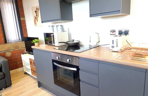 Bradford Apartment | Contractor Friendly 2BR Weekly, Monthly Discount