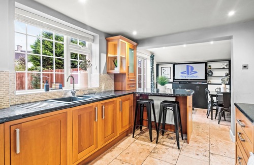Oadby House | Contractor House 6 Beds 3-Car Driveway Superfast Wifi