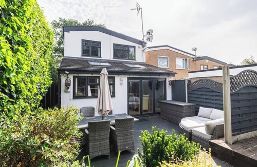 Gamston House | Contractors & Families | Close to NEC, HS2, JLR