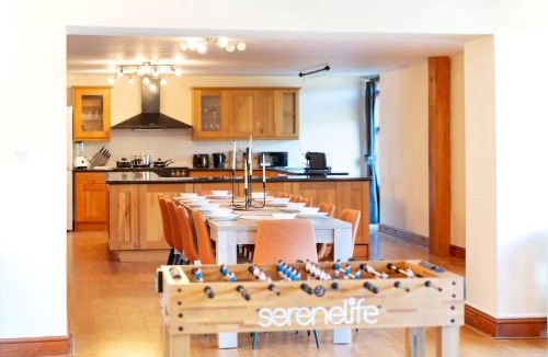 Thistley Green House | Converted Barn - Super King beds, Parking, WiFi
