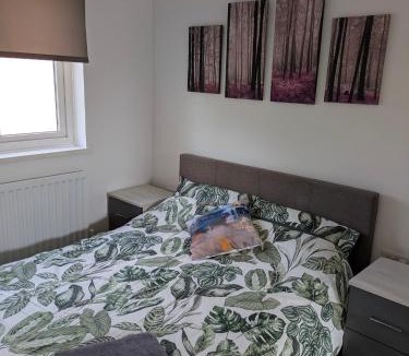 Corby House | Corby En- suite Double Rooms Near Rockingham NN17