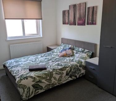 Corby House | Corby En- suite Double Rooms Near Rockingham NN17