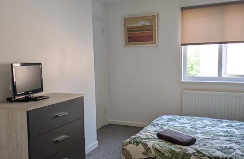 Corby House | Corby En- suite Double Rooms Near Rockingham NN17