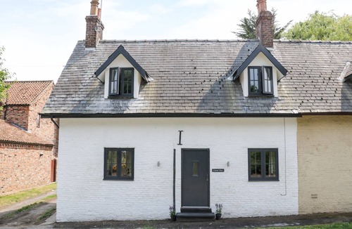 North Dalton Cottage | Corner View