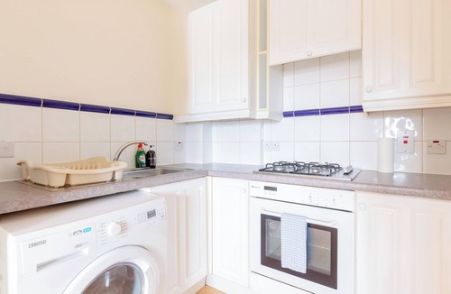 St. Dunstan's Apartment | Cosy 1BD Flat, City Views and Easy Transport Links
