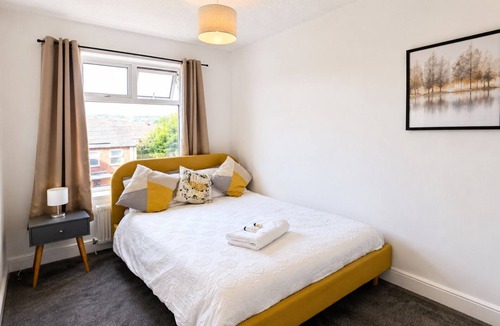 Gateshead House | Cosy 3 Bed Home | Sleeps 7 | 4 Beds | Free Parking