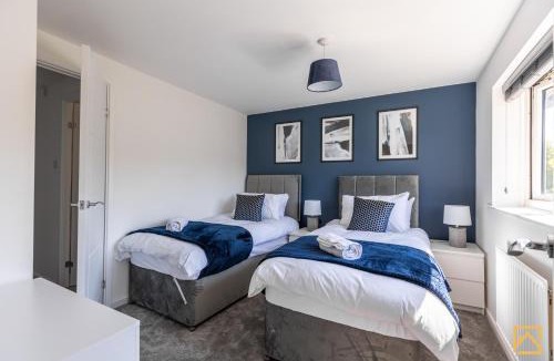Knowle Sands House | Cosy 5 bedroom house - Central By Valore Property Services