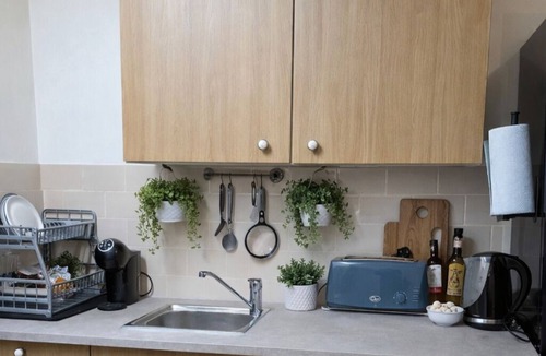 Morley Apartment | Cosy Annexe with Double Bedroom and Additional Sofa Bed