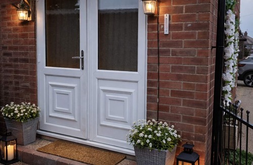 Morley Apartment | Cosy Annexe with Double Bedroom and Additional Sofa Bed