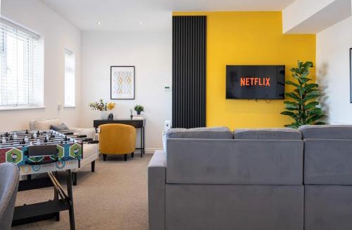 Trafford Apartment | Cosy Apartment in Sale, Manchester with free private allocated parking