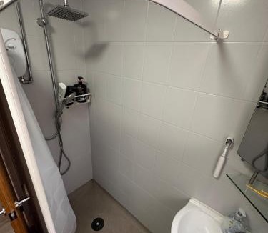 Mappleborough Green Apartment | Cosy Bungalow sleeps 4 with EV charging