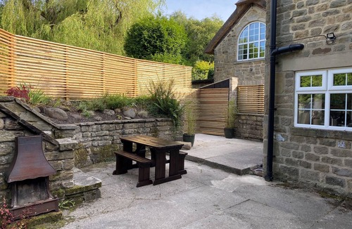 Baslow Cottage | Cosy but spacious Peak District cottage, close to Chatsworth House.