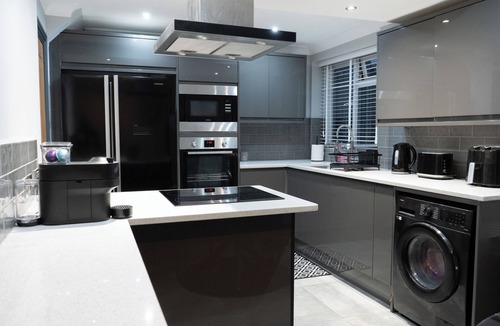 Dadlington House | Cosy Corner Coventry - Modern w/Jetted Tub/Garden