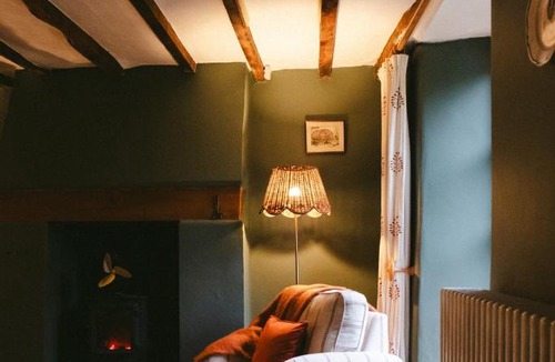 Bloxham House | Cosy Cotswolds Cottage with Log Burner, Private Garden, Free Parking, WIFI, near Soho Farmhouse perfect for Families and Business Stays