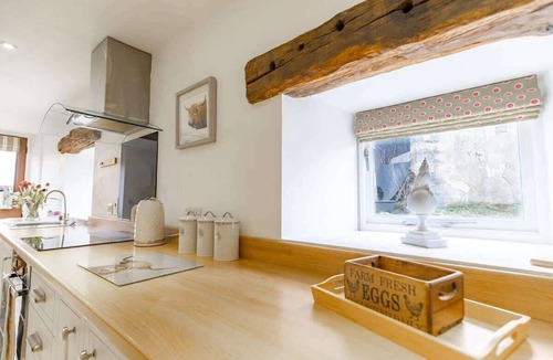 Hepworth Cottage | Cosy Farm Cottage with Hot Tub & Countryside Views