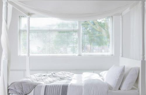 Rawcliffe Apartment | Cosy Garden Accommodation, Private Hot Tub & Four Poster Bed