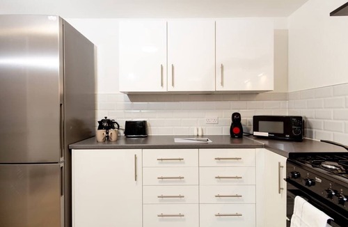 Oldham House | Cosy Large Ensuite Room in the Heart of Oldham