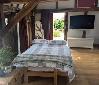 Granborough House | Cosy listed barn in peaceful country village