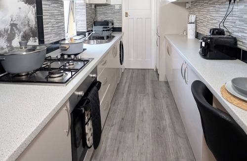 Leicester House | Cosy LongStay: Breakfast, Games, Parking&Projector