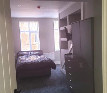 Blackburn House | Cosy Private Ensuite Room in Central Blackburn