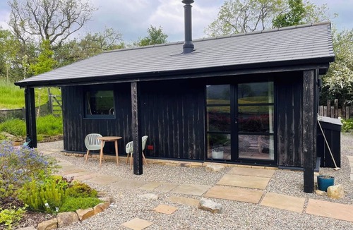 Clitheroe Cabin | Cosy rural retreat. Perfect for couples. Dog-friendly.